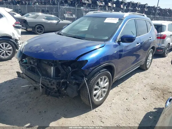 5N1AT2MT8JC813836 2018 NISSAN ROGUE - Image 2