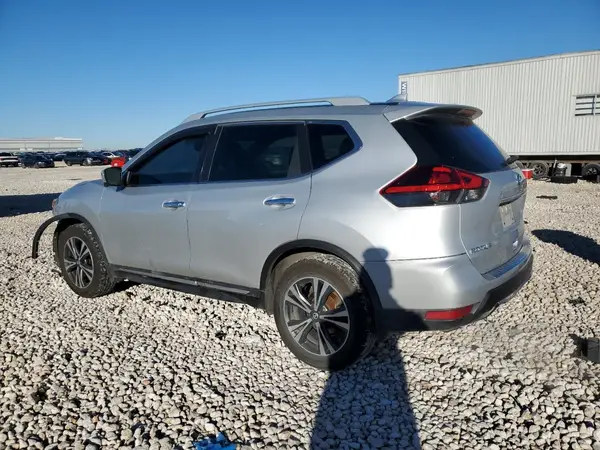 5N1AT2MT8JC838395 2018 NISSAN ROGUE - Image 2