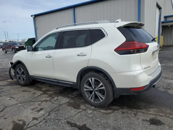 5N1AT2MT8JC846111 2018 NISSAN ROGUE - Image 2
