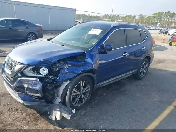 5N1AT2MT8JC847260 2018 NISSAN ROGUE - Image 2