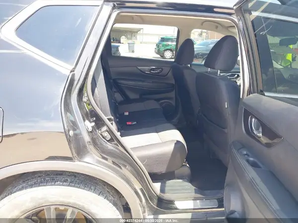 5N1AT2MT8JC849588 2018 NISSAN ROGUE - Image 8