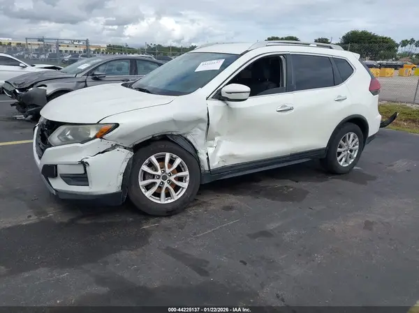 5N1AT2MT8KC724849 2019 NISSAN ROGUE - Image 2