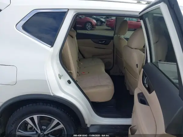 5N1AT2MT8KC789362 2019 NISSAN ROGUE - Image 8