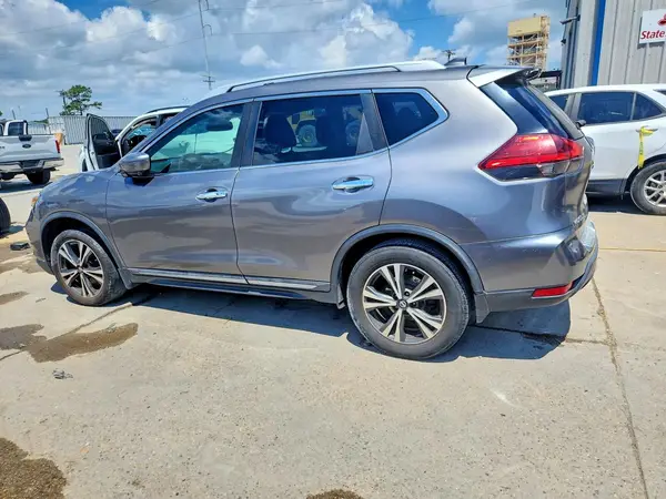 5N1AT2MT9HC738641 2017 NISSAN ROGUE - Image 2