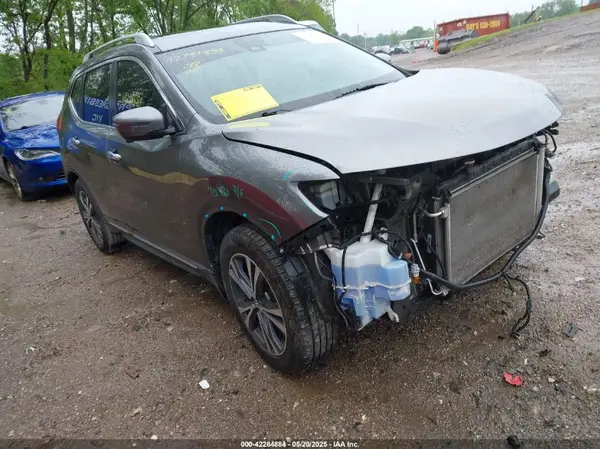 5N1AT2MT9HC747002 2017 NISSAN ROGUE - Image 1