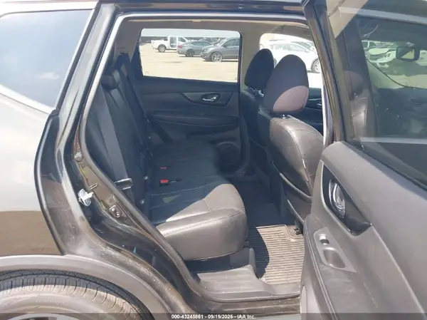 5N1AT2MT9HC747811 2017 NISSAN ROGUE - Image 8