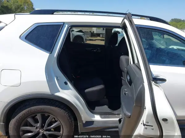5N1AT2MT9HC761188 2017 NISSAN ROGUE - Image 8