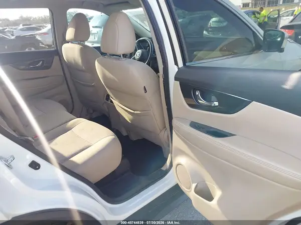 5N1AT2MT9HC764110 2017 NISSAN ROGUE - Image 8