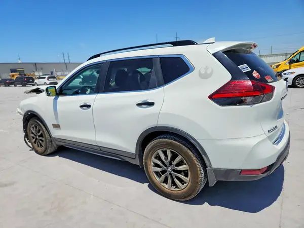 5N1AT2MT9HC768643 2017 NISSAN ROGUE - Image 2