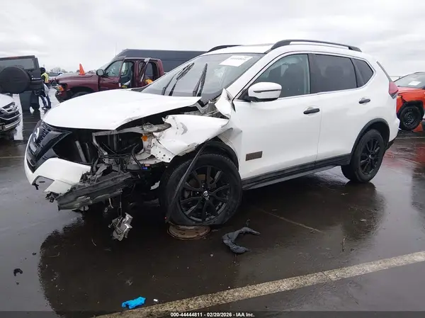 5N1AT2MT9HC771803 2017 NISSAN ROGUE - Image 2