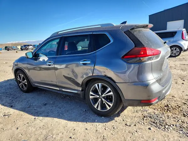 5N1AT2MT9HC772823 2017 NISSAN ROGUE - Image 2