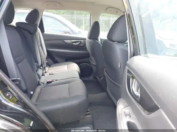 5N1AT2MT9HC780811 2017 NISSAN ROGUE - Image 8