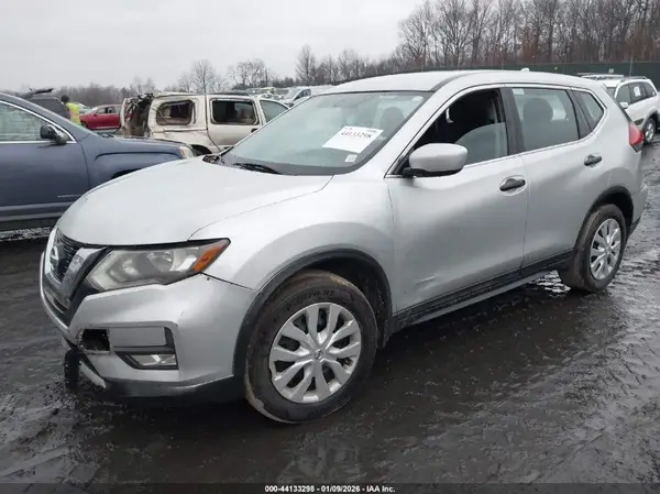 5N1AT2MT9HC780887 2017 NISSAN ROGUE - Image 2
