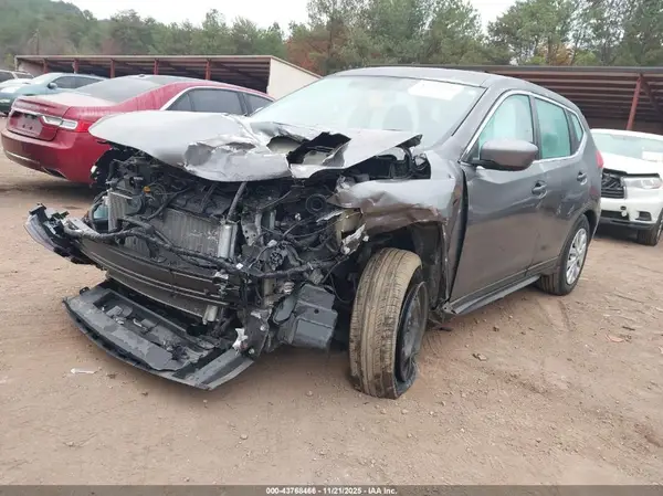 5N1AT2MT9HC790593 2017 NISSAN ROGUE - Image 2