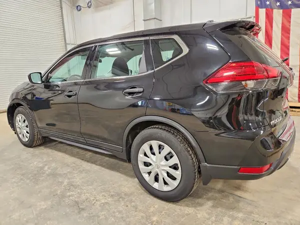 5N1AT2MT9HC795826 2017 NISSAN ROGUE - Image 2