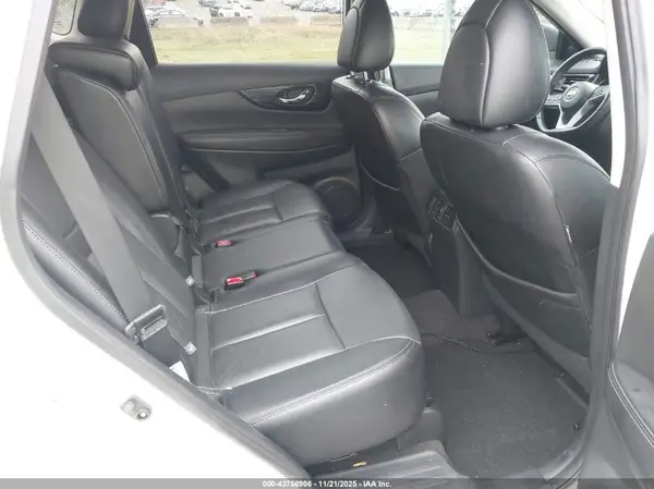 5N1AT2MT9HC802693 2017 NISSAN ROGUE - Image 8