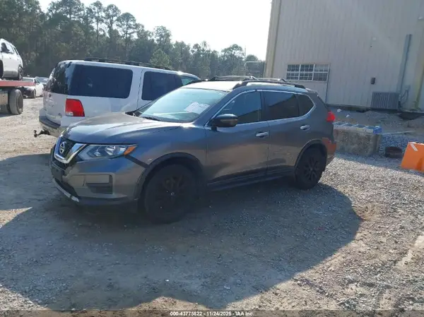 5N1AT2MT9HC809305 2017 NISSAN ROGUE - Image 2