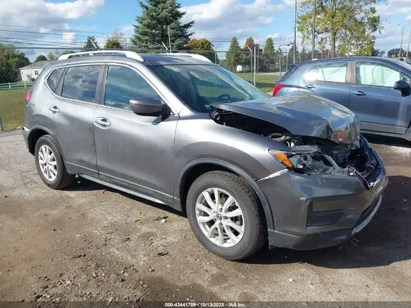 5N1AT2MT9HC817923 2017 NISSAN ROGUE - Image 1