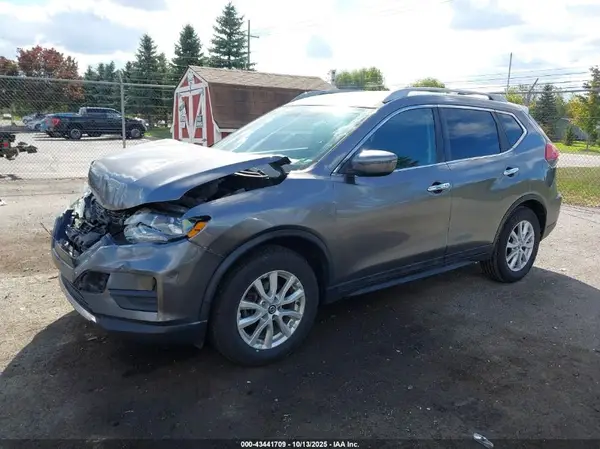 5N1AT2MT9HC817923 2017 NISSAN ROGUE - Image 2
