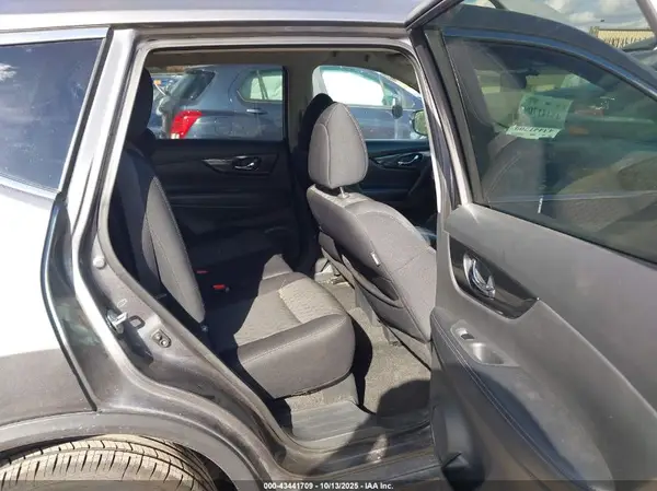 5N1AT2MT9HC817923 2017 NISSAN ROGUE - Image 8