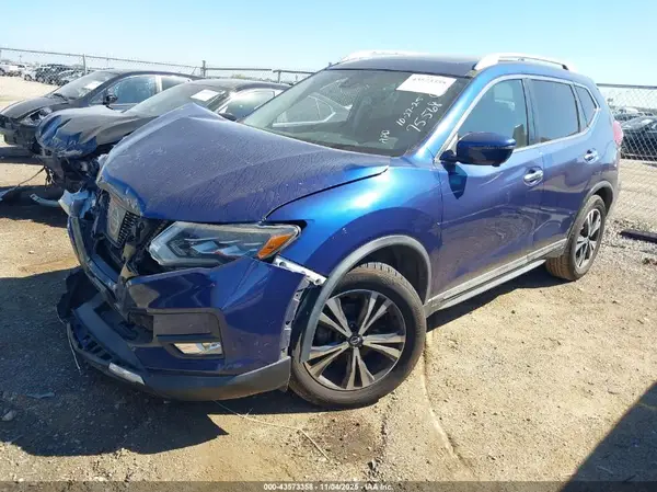 5N1AT2MT9HC831207 2017 NISSAN ROGUE - Image 2