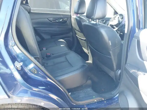 5N1AT2MT9HC831207 2017 NISSAN ROGUE - Image 8