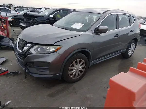5N1AT2MT9HC842353 2017 NISSAN ROGUE - Image 2