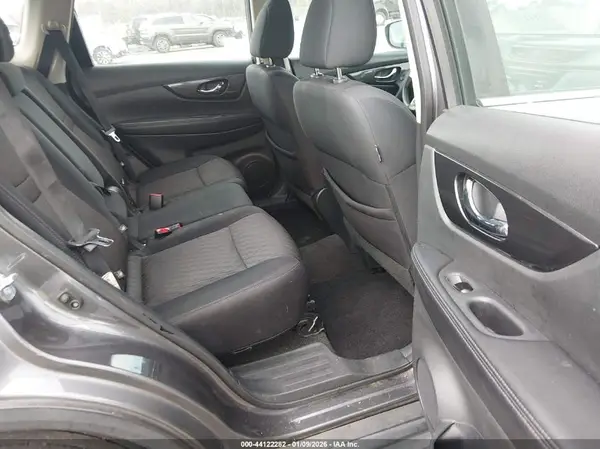 5N1AT2MT9HC842353 2017 NISSAN ROGUE - Image 8