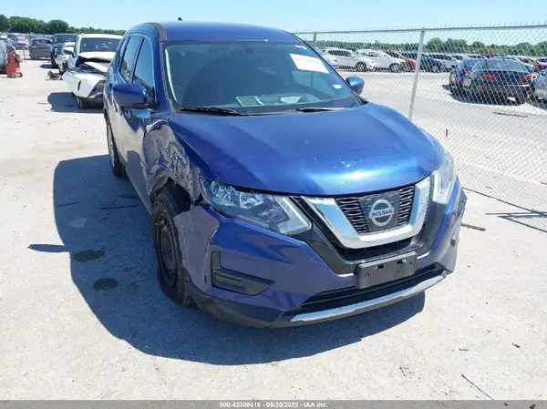 5N1AT2MT9HC844409 2017 NISSAN ROGUE - Image 1