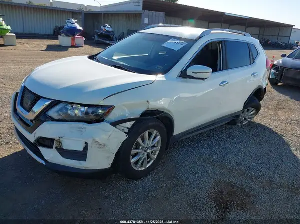 5N1AT2MT9HC860464 2017 NISSAN ROGUE - Image 2