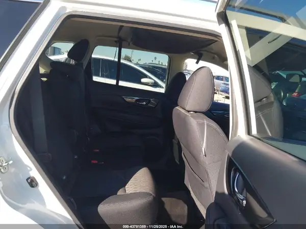 5N1AT2MT9HC860464 2017 NISSAN ROGUE - Image 8