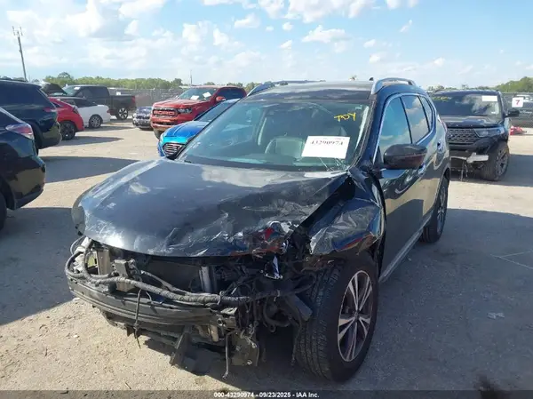 5N1AT2MT9HC880407 2017 NISSAN ROGUE - Image 2