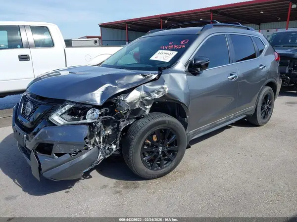 5N1AT2MT9JC726317 2018 NISSAN ROGUE - Image 2