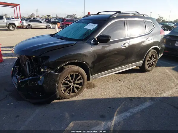 5N1AT2MT9JC742128 2018 NISSAN ROGUE - Image 2