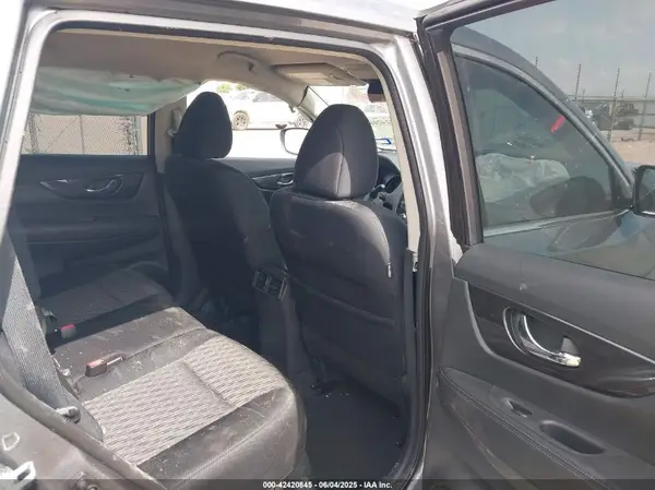 5N1AT2MT9JC764825 2018 NISSAN ROGUE - Image 8