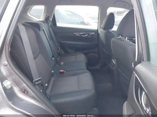 5N1AT2MT9JC775176 2018 NISSAN ROGUE - Image 8