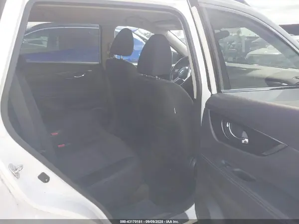 5N1AT2MT9JC780023 2018 NISSAN ROGUE - Image 8
