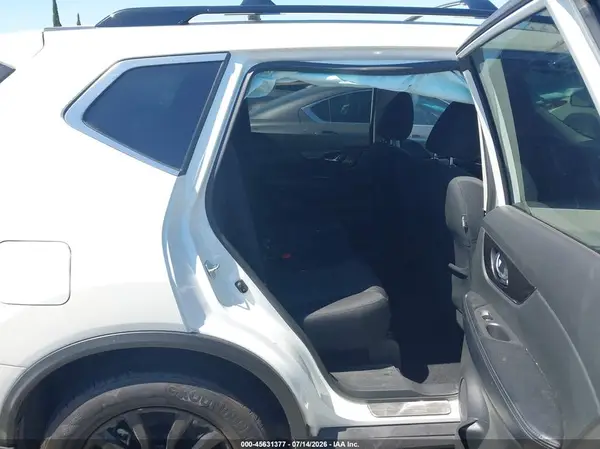 5N1AT2MT9JC806135 2018 NISSAN ROGUE - Image 8