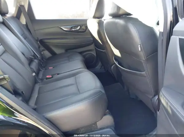 5N1AT2MT9JC806927 2018 NISSAN ROGUE - Image 8
