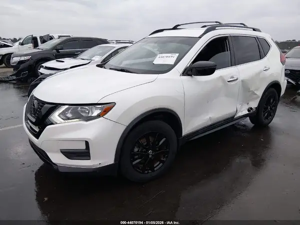 5N1AT2MT9JC821542 2018 NISSAN ROGUE - Image 2