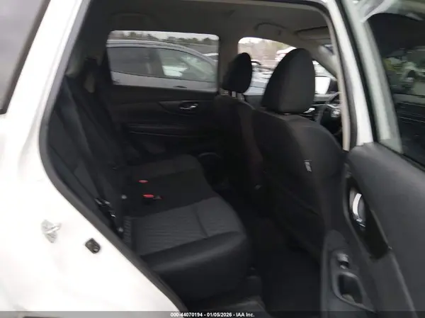 5N1AT2MT9JC821542 2018 NISSAN ROGUE - Image 8