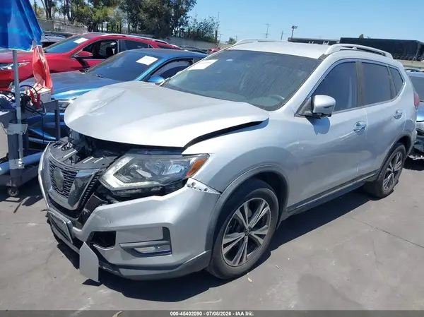 5N1AT2MT9JC822030 2018 NISSAN ROGUE - Image 2