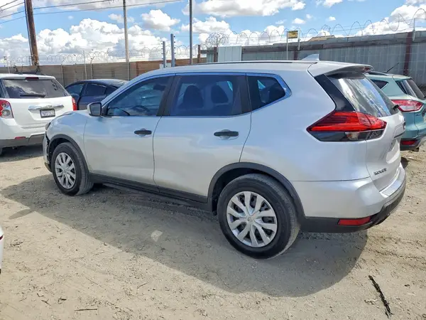 5N1AT2MTXHC731083 2017 NISSAN ROGUE - Image 2
