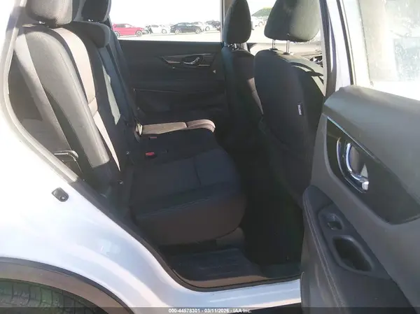 5N1AT2MTXHC743699 2017 NISSAN ROGUE - Image 8