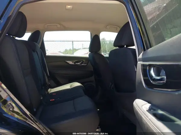 5N1AT2MTXHC744772 2017 NISSAN ROGUE - Image 8