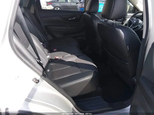 5N1AT2MTXHC748613 2017 NISSAN ROGUE - Image 8