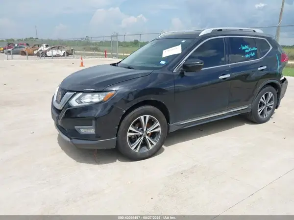 5N1AT2MTXHC759238 2017 NISSAN ROGUE - Image 2