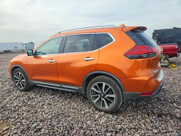 5N1AT2MTXHC760597 2017 NISSAN ROGUE - Image 2