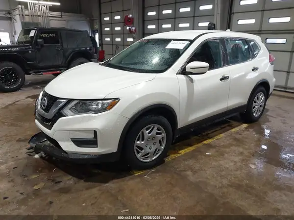 5N1AT2MTXHC764522 2017 NISSAN ROGUE - Image 2