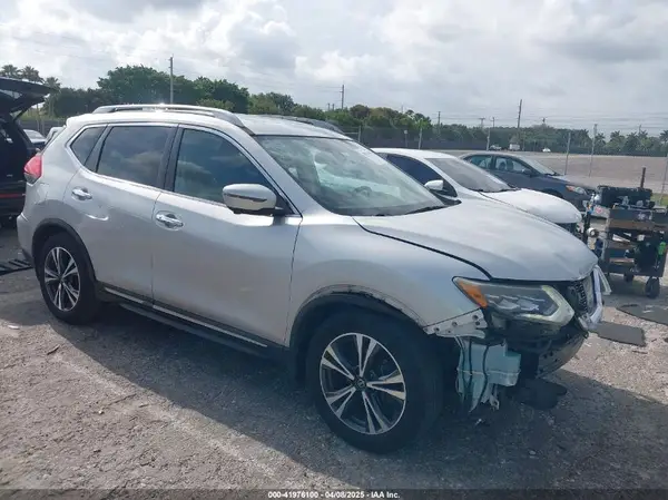 5N1AT2MTXHC776251 2017 NISSAN ROGUE - Image 1